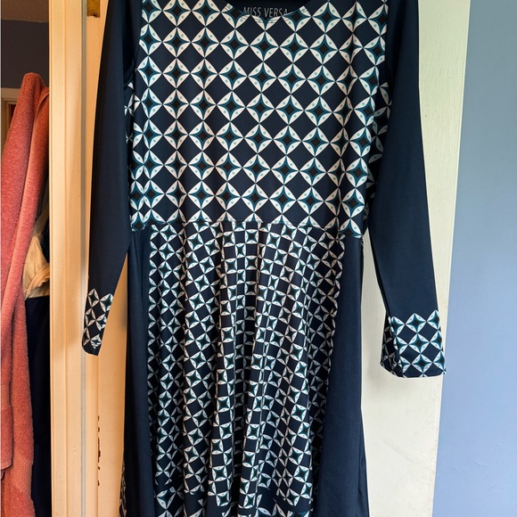 Brand new blue, long sleeve, patterned midi dress - Picture 2 of 5